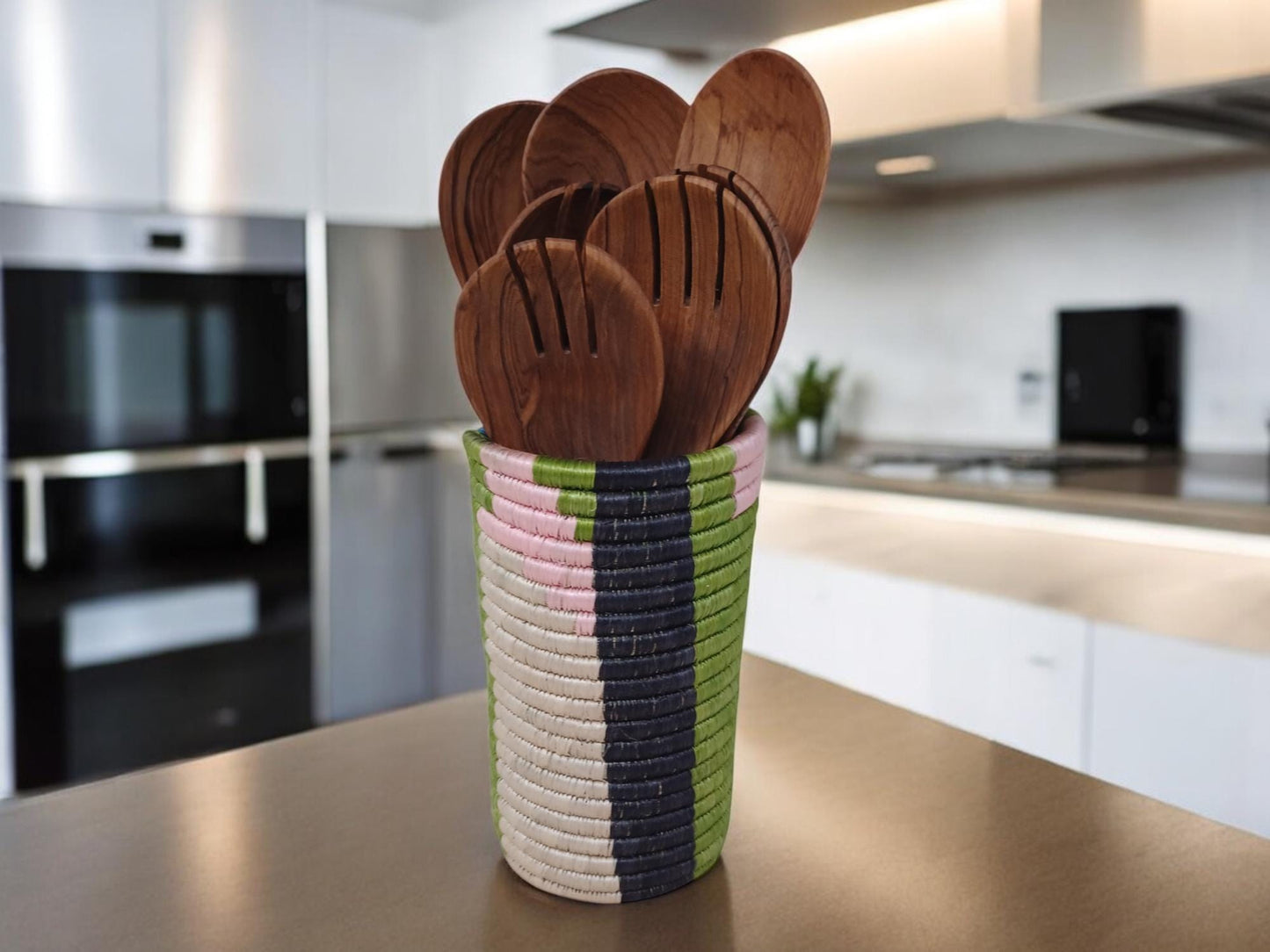 Handwoven Wicker Vase: Bohemian Table Centerpiece, Eco-Friendly Decor