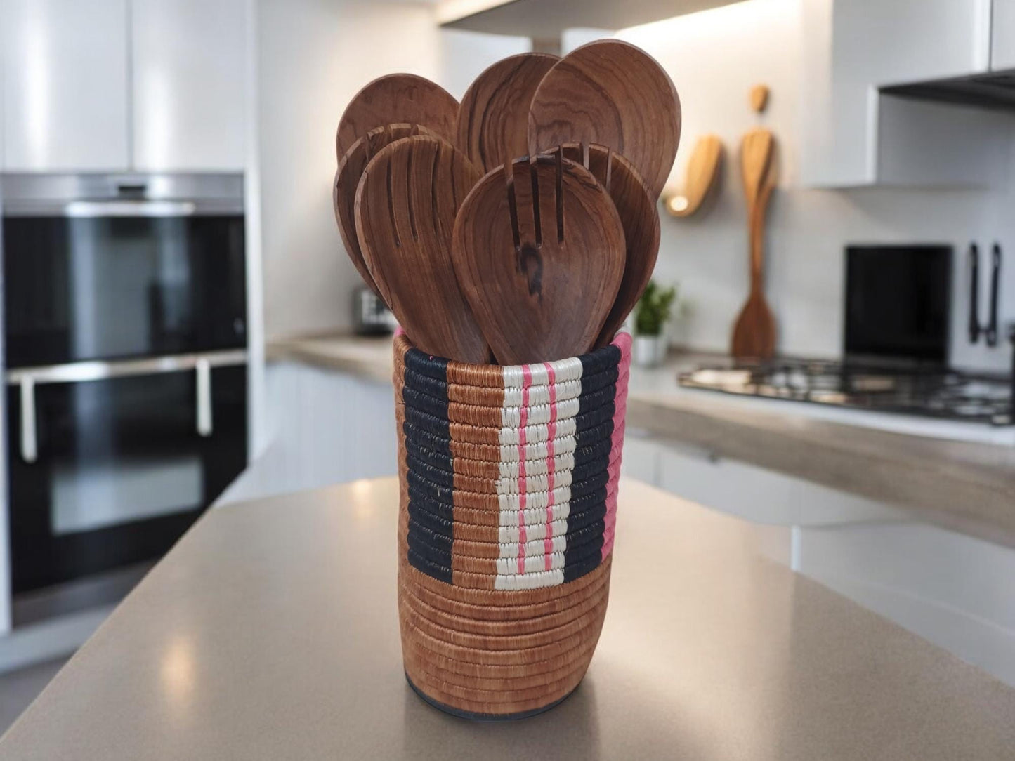 Woven Vase for Flowers – Handmade Boho rattan Vase, Perfect Gift for Mom’s Home Decor, Boho table Decor Accent, Colorful Utensil storage