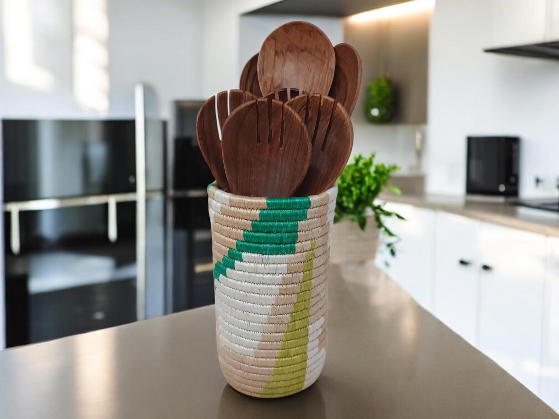 Handwoven Wicker Vase: Boho Home Decor Flower Basket