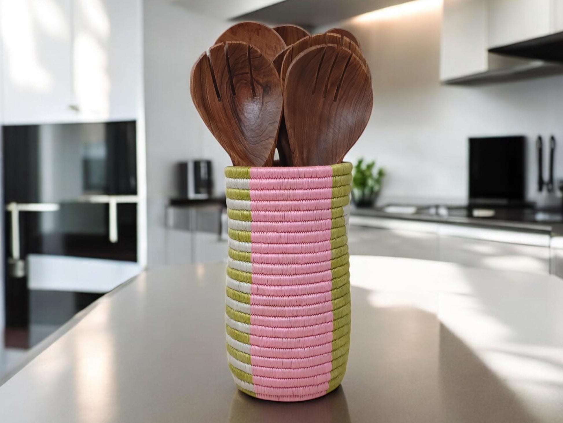 Handwoven Wicker Vase: Rustic Farmhouse Flower Holder