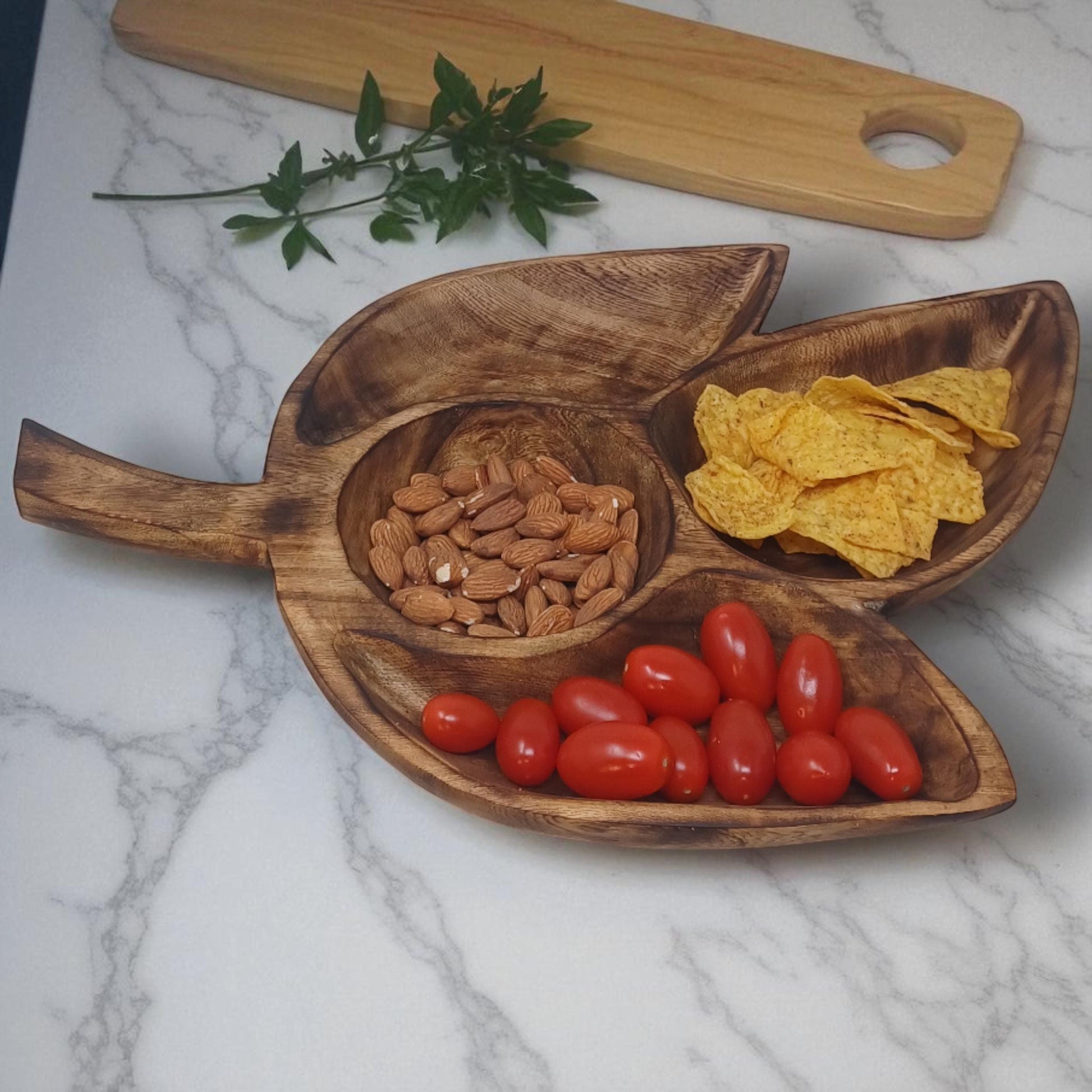 Clover Leaf Olivewood Serving Tray | 4-Section Snack Dish, Rustic Wooden Bowl for Parties & Holidays
